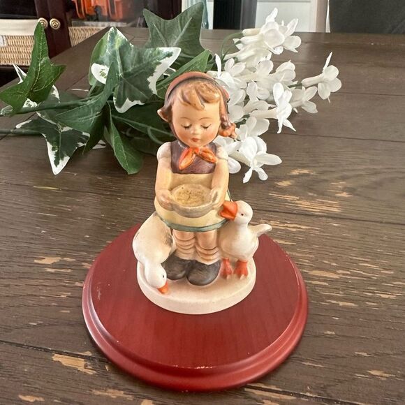 Hummel Goebel” Be Patient” Girl Feeding Ducks Vintage Rare FULL BEE Trademark - Picture 1 of 7
